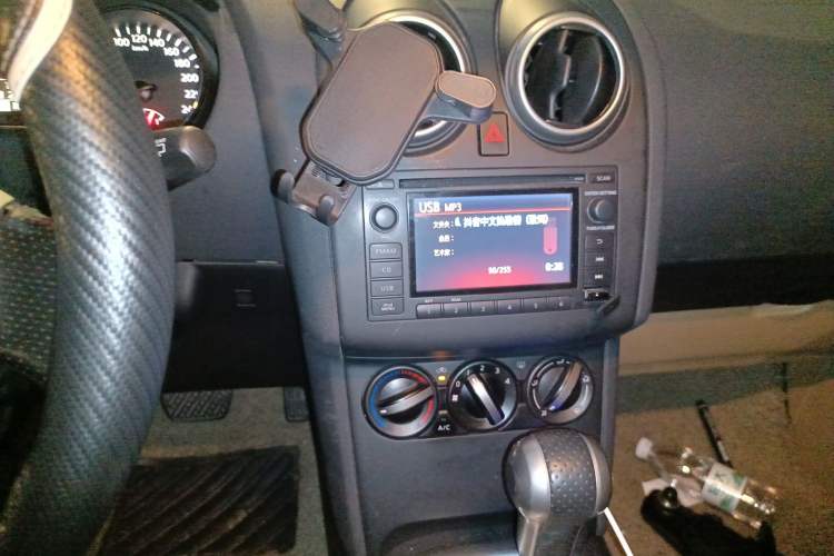 Used Nissan Qashqai 2015 2.0 XL Coolfire CVT 2WD Audio And AC Panel
