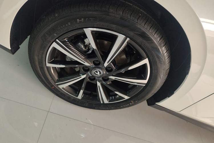 Used CHANGAN Eado 2025 Blue Whale 1.5T 500Bar Prestige Model Left Front Wheel Hub