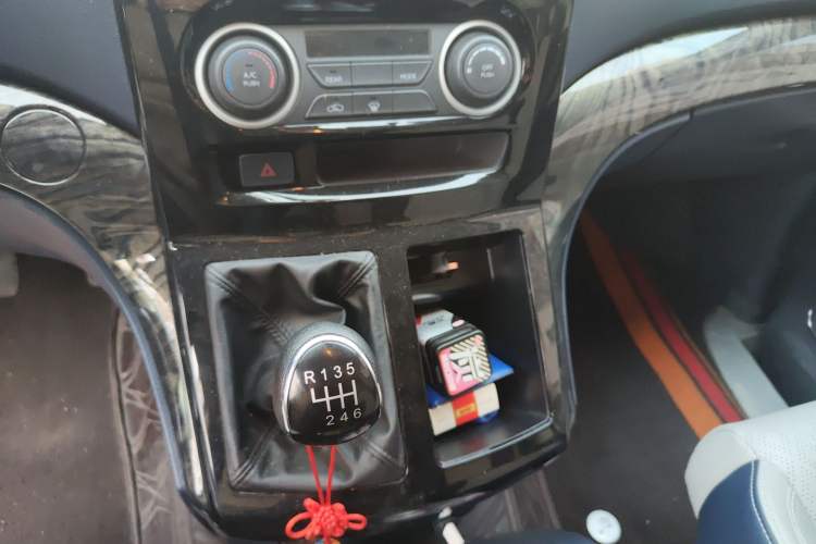 Used FORTHING Lingzhi PLUS 2024 2.0L Manual Luxury CNG 7-Seater