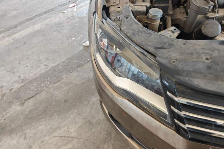 Used Volkswagen Bora 2014 1.6L Automatic Comfort Model Right Front Headlight