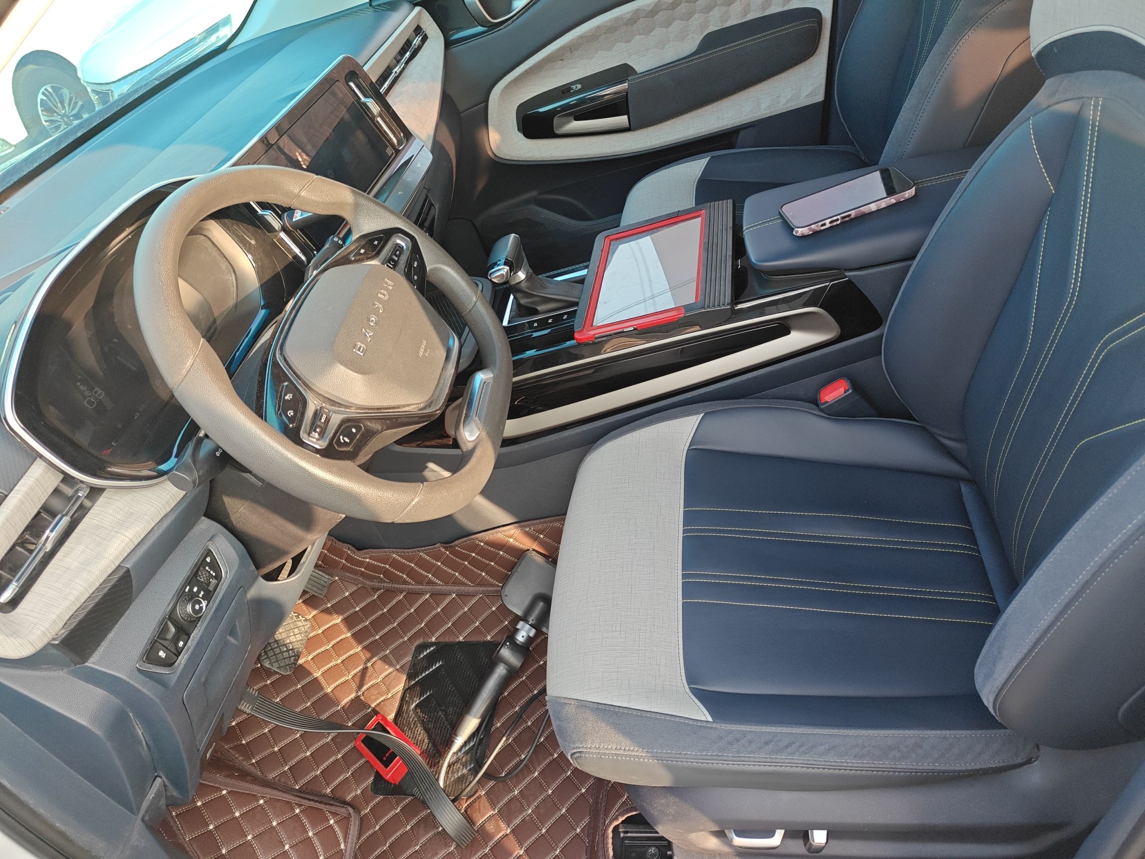 المقاعد الأمامية داخل السيارة