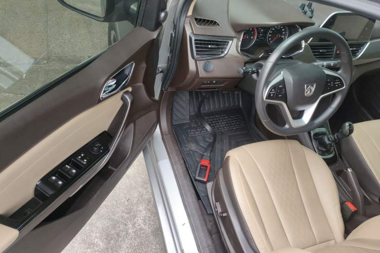 Used Baojun 310W 2017 1.5L Manual Luxury Edition China V