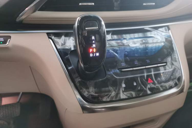 Used Buick GL8 2023 Facelifted Land Cruiser Executive Luxury Version