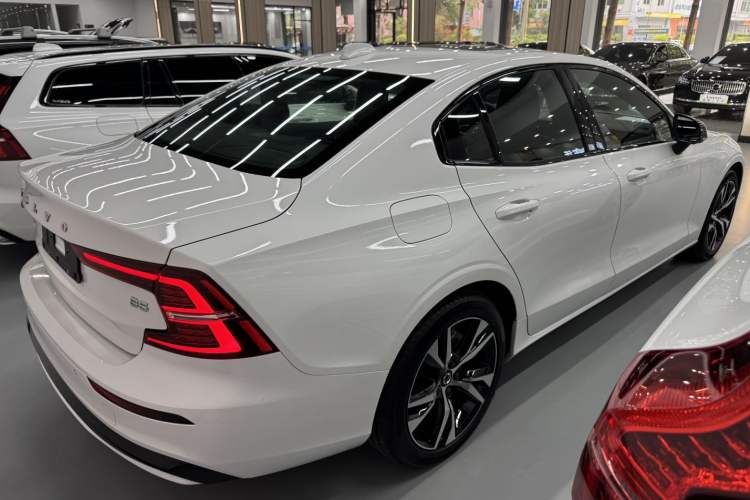 Used Volvo S60 2025 B5 Zhiya Sport Edition Rear Right 45 Deg