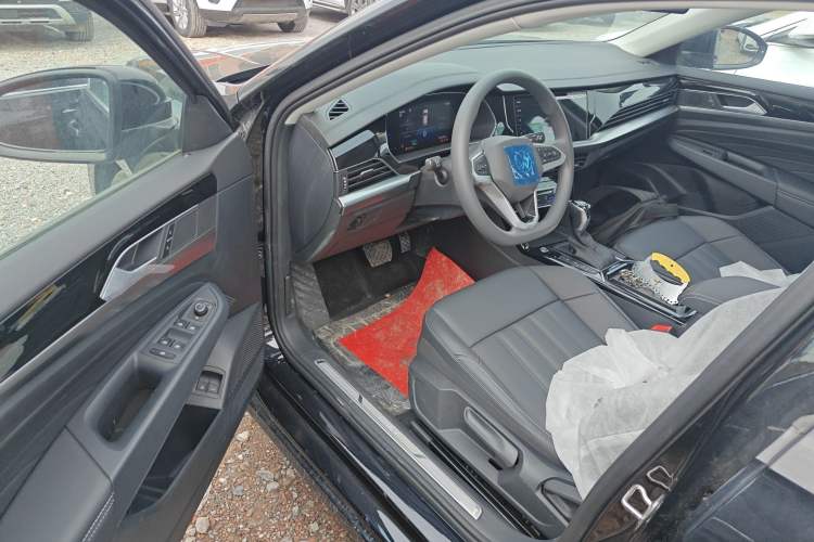 Used Volkswagen Passat New Energy 2025 430 PHEV Hybrid Business Edition Driver Seat