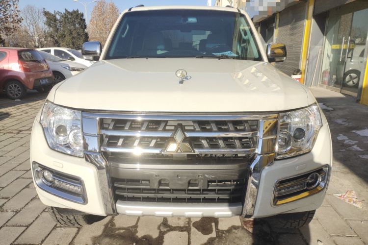 Used Mitsubishi Pajero 2018 V97 3.8L 5-Door GLS Sunroof Dual Differential – Middle East