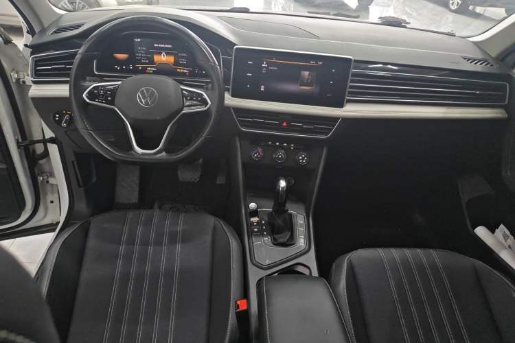 Used Volkswagen Tiguan L 2023 330TSI Automatic Two-Wheel Drive Comfort Edition Center Console