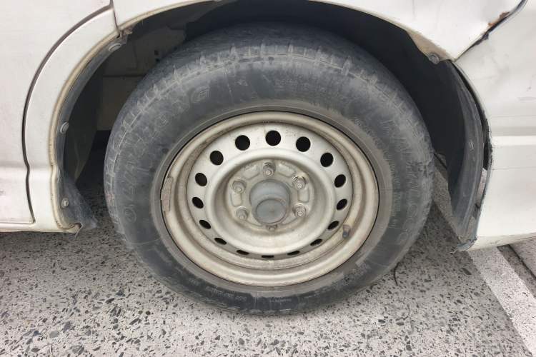 Used Jinbei Express  Right Front Wheel Hub