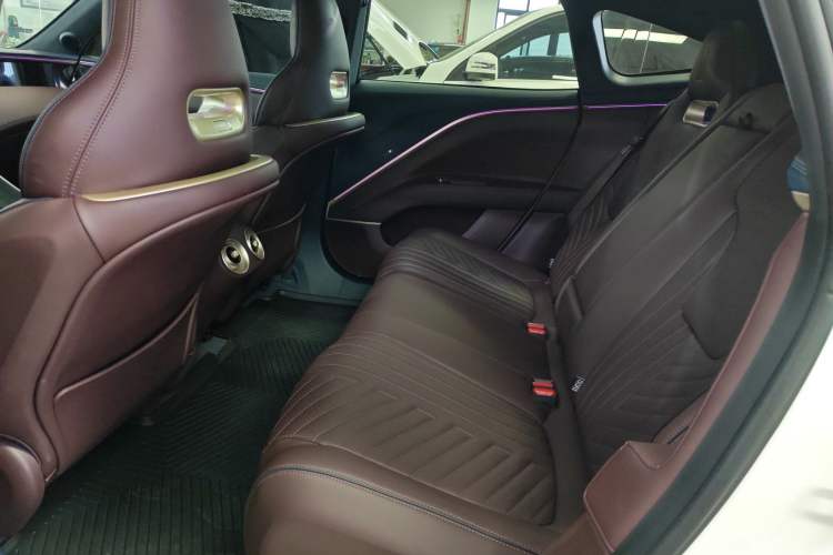 Used Avatr 11 2023 HarmonyOS Version Smart Enjoyment Upgrade Model 90-Degree Rear-Wheel Drive Edition Left Rear Seat