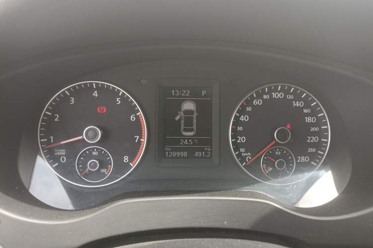Used Volkswagen Sagitar 2013 2.0 TSI GLI Instrument Cluster