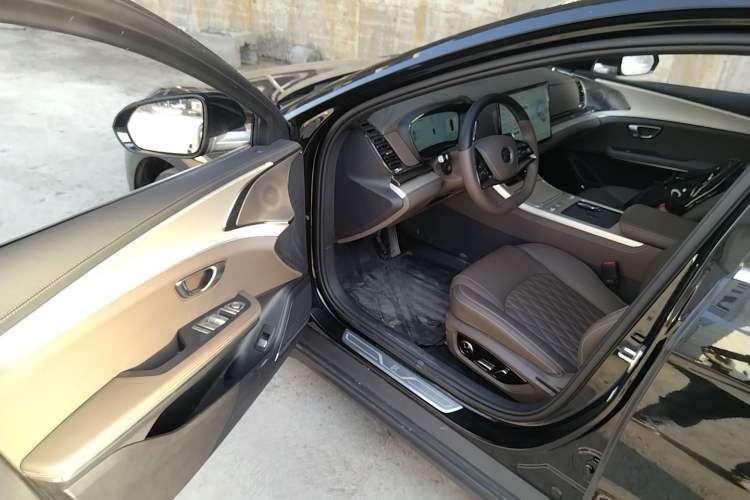 Used BYD Han 2025 DM-i Intelligent Driving Edition 245KM Prestigious Edition
