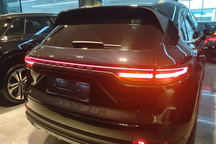 Used Porsche Cayenne E-Hybrid 2022 Cayenne E-Hybrid 2.0T Platinum Edition Rear