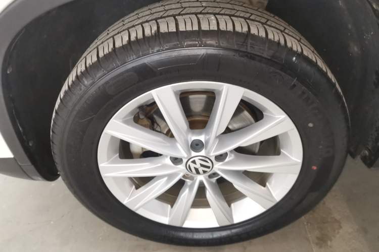 Used Volkswagen Tiguan 2016 280TSI Automatic Two-Wheel Drive Silk Road Comfort Edition Exterior 4