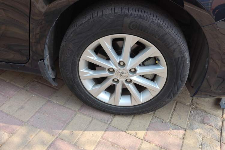 Used Toyota Camry 2016 2.0E 10th Anniversary Elite Edition Right Front Wheel Hub