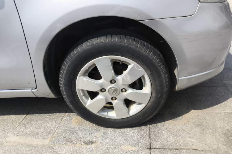 Used Nissan Livina 2010 Jingyue Edition 1.6L Manual All-Around Model
