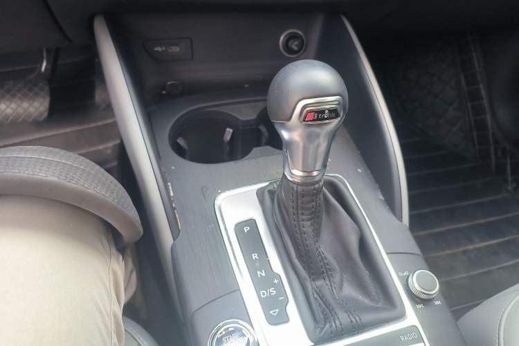 Used Audi A3 2020 Limousine 35 TFSI Fashion Edition China VI Emission Standard Gear Lever