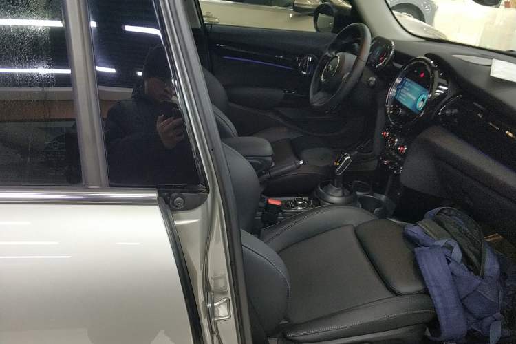 Used MINI 2023 1.5T COOPER Artist Five-Door Edition Right Front Seat