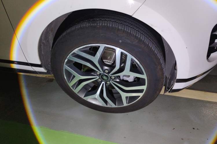 Used Land Rover Range Evoque 2021 Range Rover Velar 249 PS R-Dynamic S Performance Edition Right Front Wheel Hub