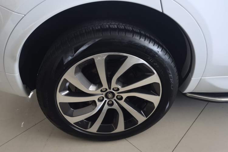 Used Land Rover Discovery Sport 2022 Revised Version 249 PS R-Dynamic S Performance Edition 5 Seats Right Rear Wheel Hub