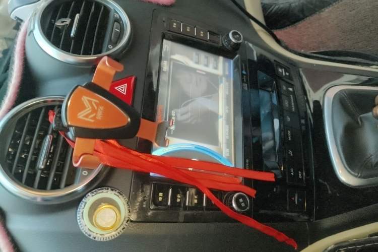 Used Haval H6 2011 Green Silence 2.0T Manual Two-Wheel Drive Urban Model