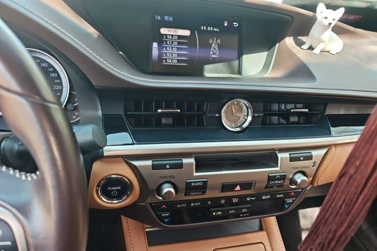 Used Lexus ES 2017 300h Mark Levinson Comfort Edition
