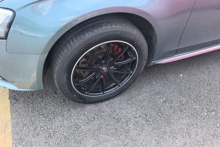 Used Audi A4L 2015 35 TFSI Automatic Comfort Model Left Front Wheel Hub