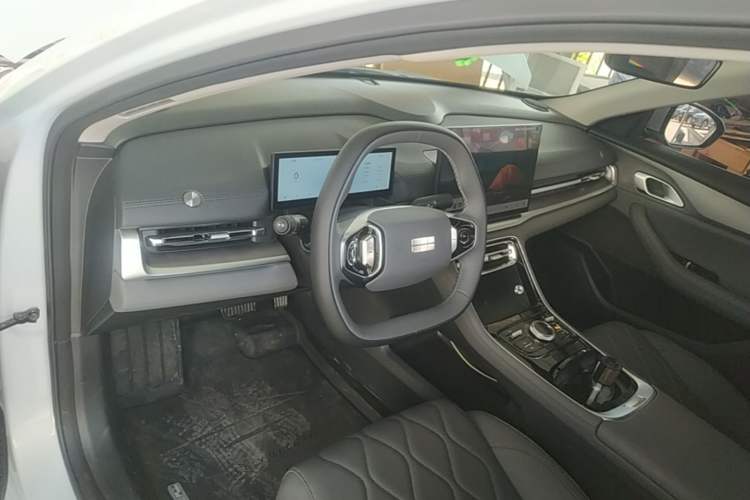 Used Geely Galaxy A7 2025 Model EM-i 70km Luxury Edition
