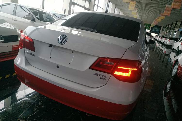 Used Volkswagen Jetta 2015 1.6L Automatic Fashion Model
