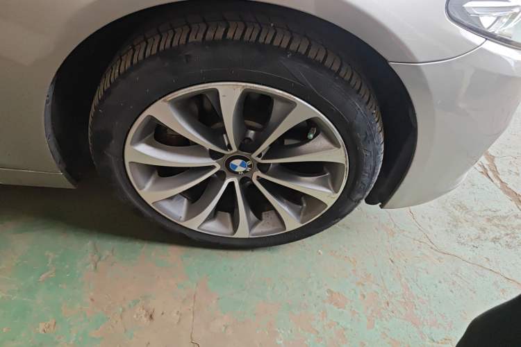 Used BMW 5 Series 2014 528Li Leading Model
