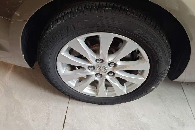 Used Buick LaCrosse 2013 2.4L SIDI Leading Comfort Version