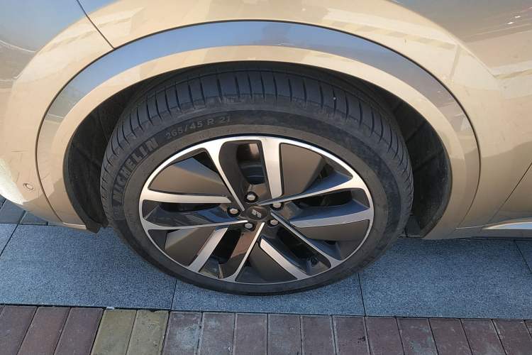 Used Li Auto L9 2022 Max model Left Front Wheel Hub