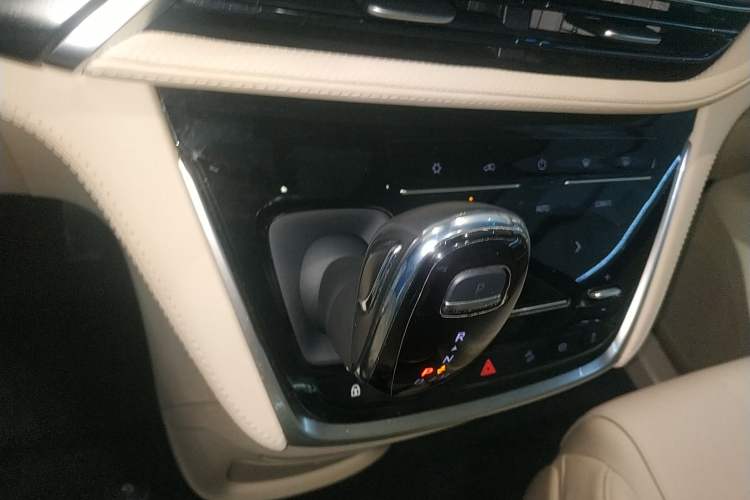 Used Buick GL8 2022 ES Landtrek 653T Luxury Edition