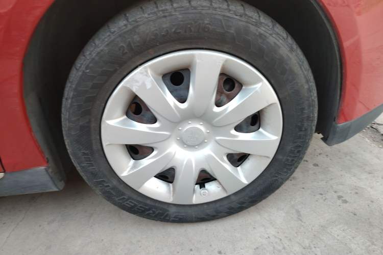 Used Roewe 550 2012 550 1.8L Manual "Pure Gold" Limited Edition
