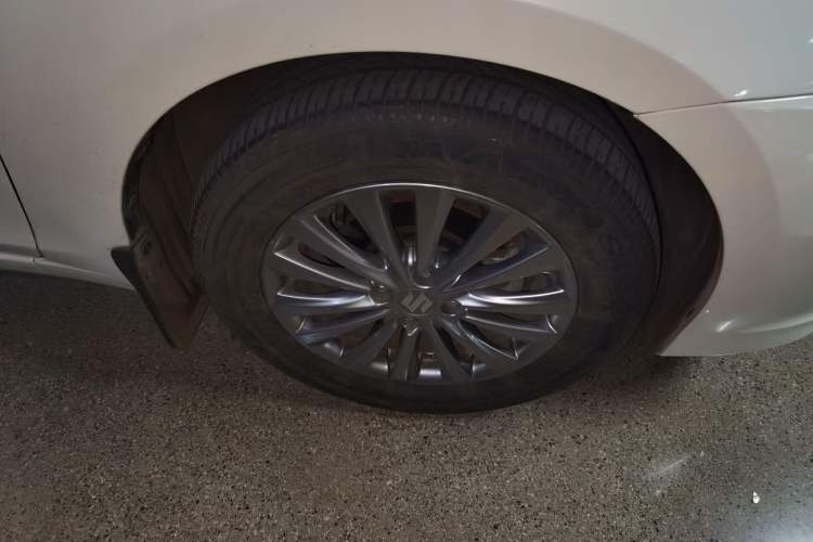 Used Suzuki Alivio 2015 1.6L Manual Comfort Model Right Front Wheel Hub