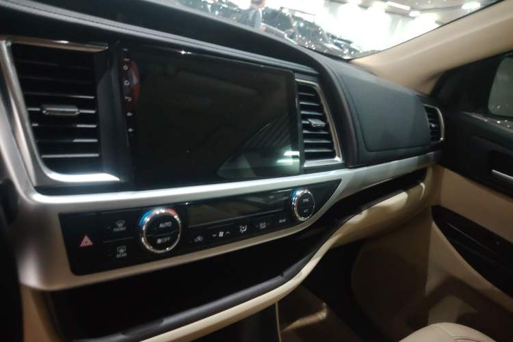 Used Toyota Highlander 2018 2.0T Four-Wheel Drive Prestige Version 7 Seats China VI Standard
