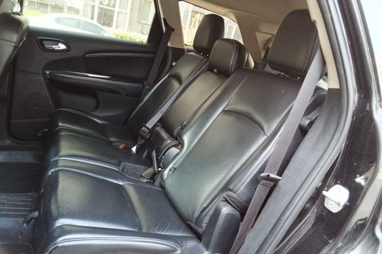 Used Dodge Journey 2013 2.4L Two-Wheel Drive Luxury Version