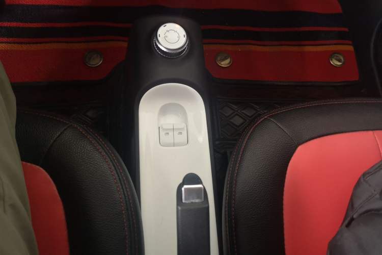 Used Wuling Hongguang MINIEV 2022 GAMEBOY 300km Enthusiast Model with Lithium Iron Phosphate Gear Lever