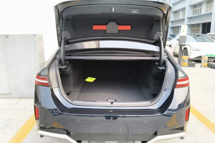 Used BMW i5 2024 eDrive 35L M Sport Package
