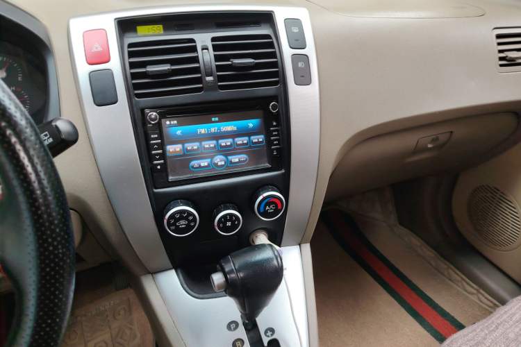 Used Hyundai Tucson 2009 2.0L Automatic Two-Wheel Drive with Sunroof
