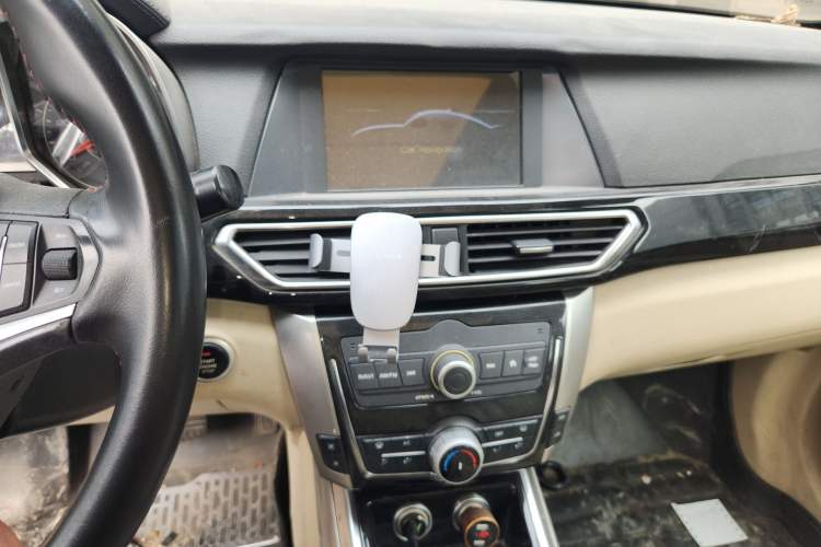 Used Zotye Domy X5 2017 Upgraded Model 1.5T CVT Landlord Edition Audio And AC Panel