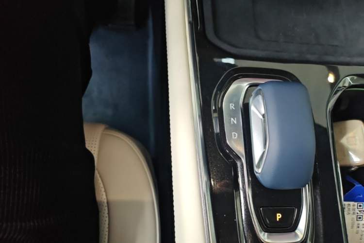 Used Zeekr 009 2024 7-Seater Walk-Through Version Four-Wheel Drive 108 kWh Gear Lever