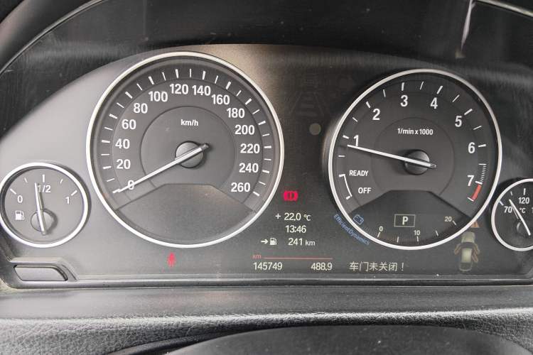 Used BMW 3 Series GT 2013 328i Sport Design Package Odometer Close Up