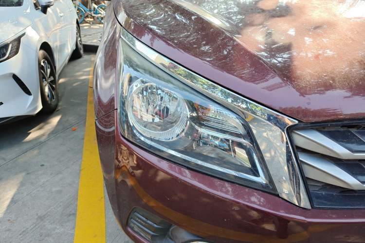 Used Venucia T70 2016 2.0L CVT Smart Choice Edition Right Front Headlight