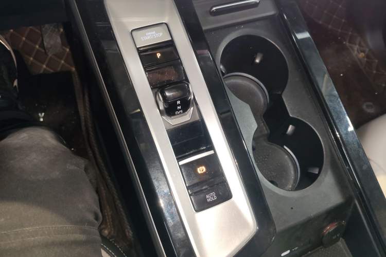 Used Volkswagen Tavendor 2023 330TSI Luxury Touring Edition
