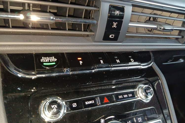 Used Lincoln Corsair 2020 2.0T Two-Wheel Drive Luxury Edition Gear Lever