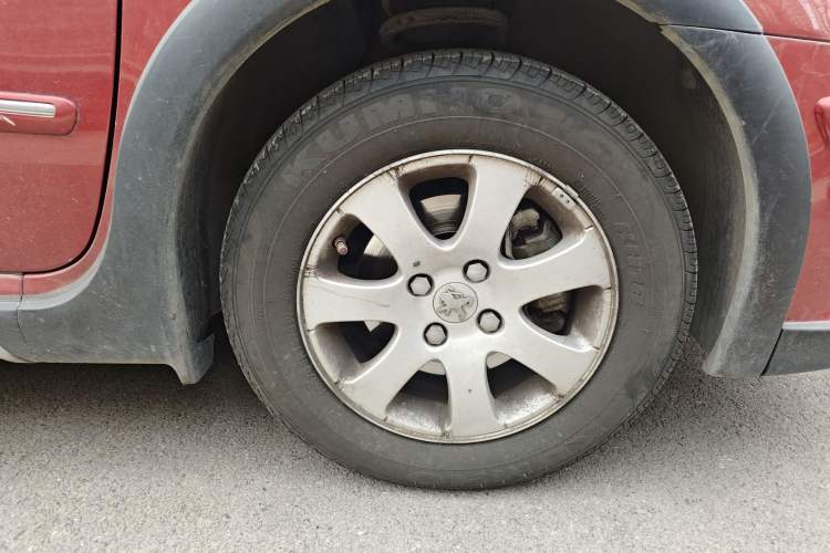 Used Peugeot 307 2012 1.6L Manual CROSS Right Front Wheel Hub