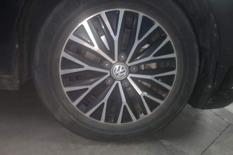 Used Volkswagen Sagitar 2020 280TSI DSG Comfort Version China VI Standard Right Front Wheel Hub