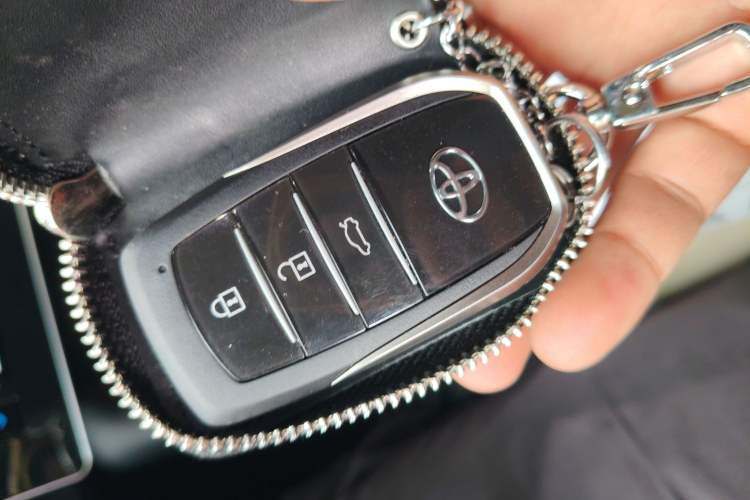 Used Toyota Avalon 2024 Dual-Motor 2.0L Luxury Edition
