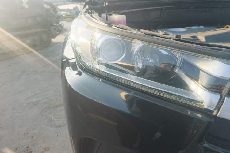 Used Toyota Highlander 2018 2.0T Four-Wheel Drive Luxury Edition 7 Seats China V Emission Standard