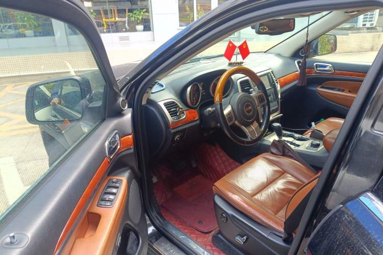 Used Jeep Grand Cherokee 2011 3.6L Luxury Edition